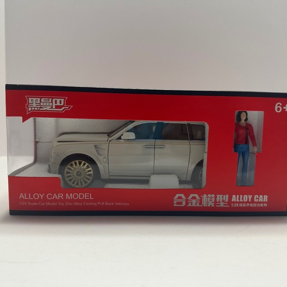 1:24 rolls royce cullinan mansory Diecast with LED HEADLIGHT AND TAILLIGHT WHITE - Picture 12 of 12